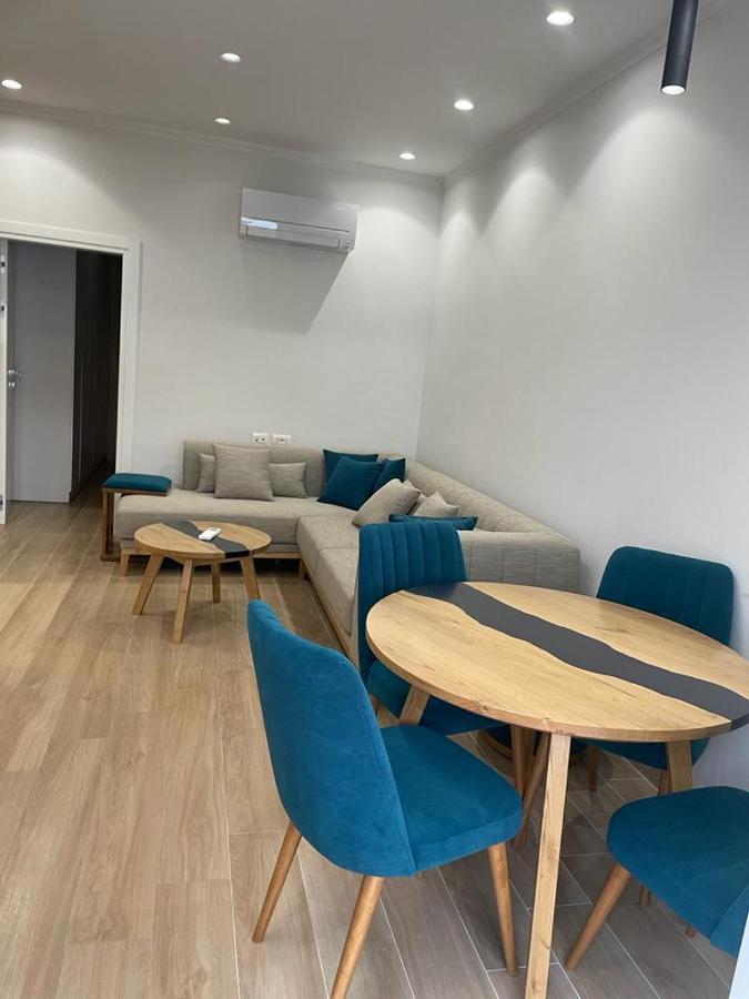 City Center Apartment Kafe Flora ティラナ エクステリア 写真